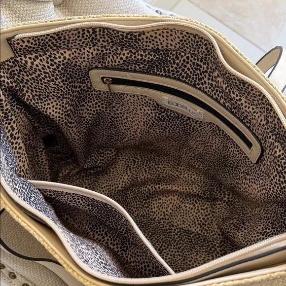 Isabelle Large Straw Zippered Tote with Interior Pockets - Picture 8 of 15